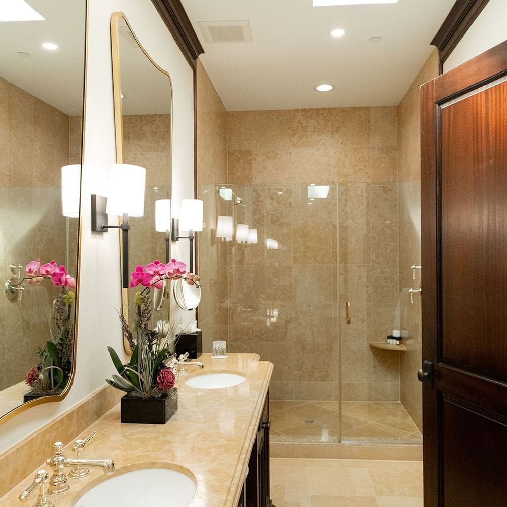A couple having breakfast on bed at Brazilian Court