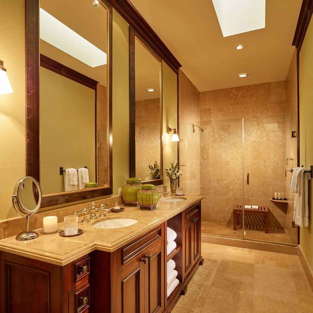 A couple having breakfast on bed at Brazilian Court